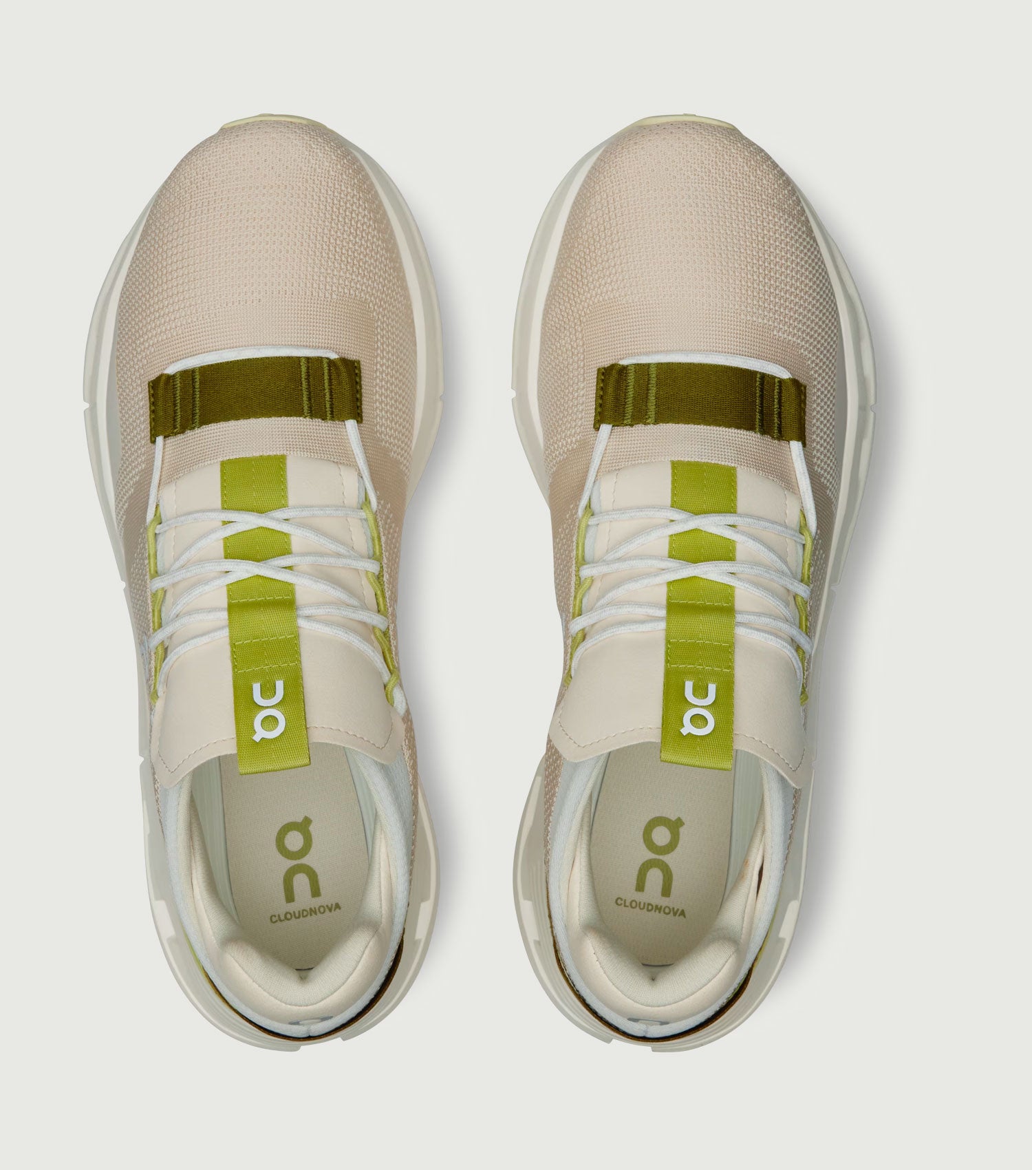 Cloudnova Sneaker Moon/Ice - On Running