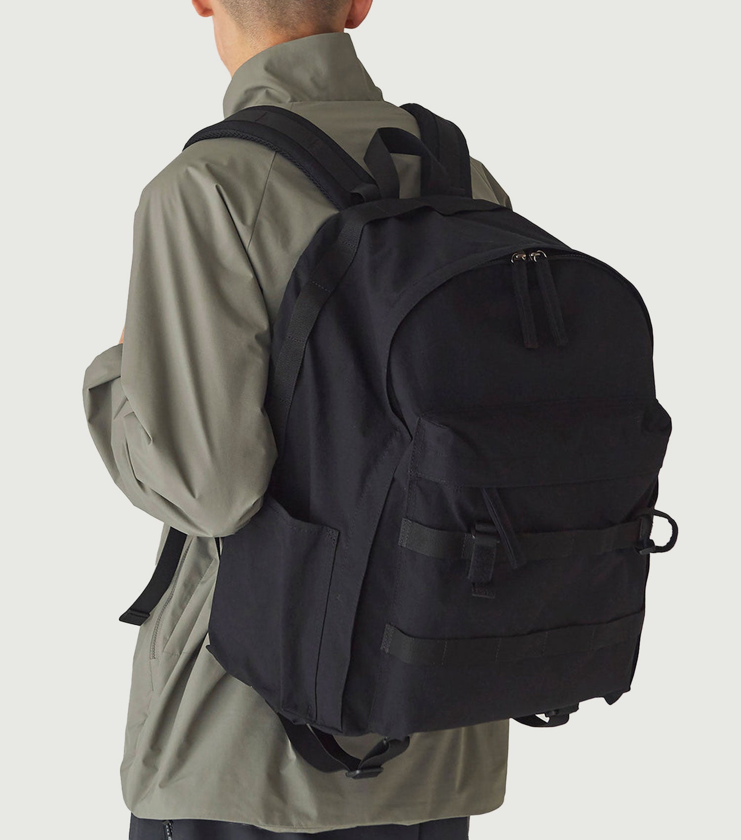 Lightweight Taslan Ripstop Backpack 黒 スノーピーク、“昆布”のような硬度の素材を使用した軽量バック