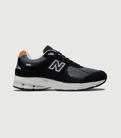 M2002REB Sneakers Black on Sepia and Magnet - New Balance